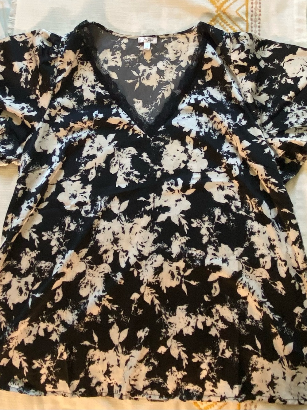 Black and White Floral V-Neck Blouse